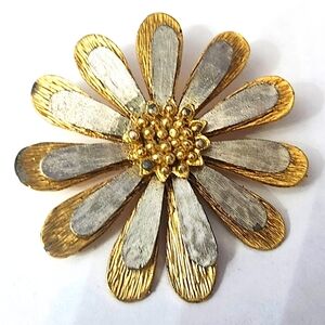 Vtg 1960s Mod Textured 2 Tone Daisy Flowered  Pin Brooch